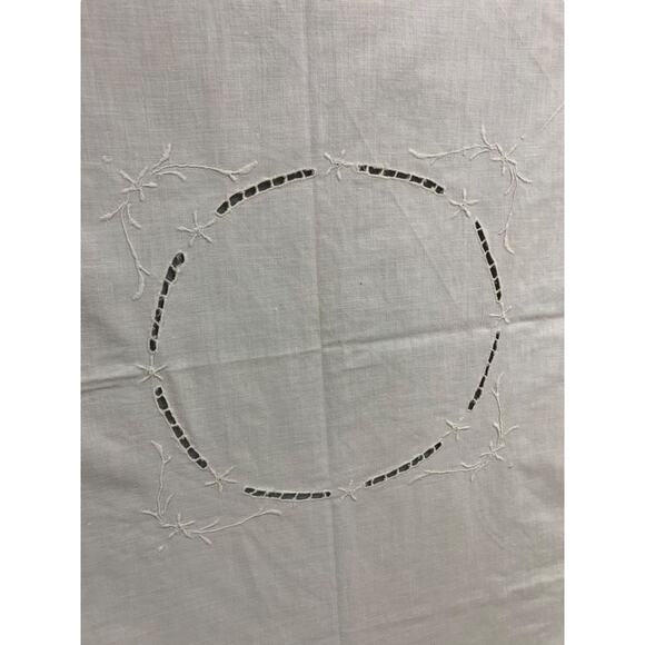 Vintage Ivory Linen Tablecloth Lace Edge 33" x 36" - Picture 5 of 7